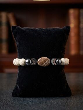 Rustic Cuff White & Black Beaded Stretch Bracelet Stone Accent with Box 2225